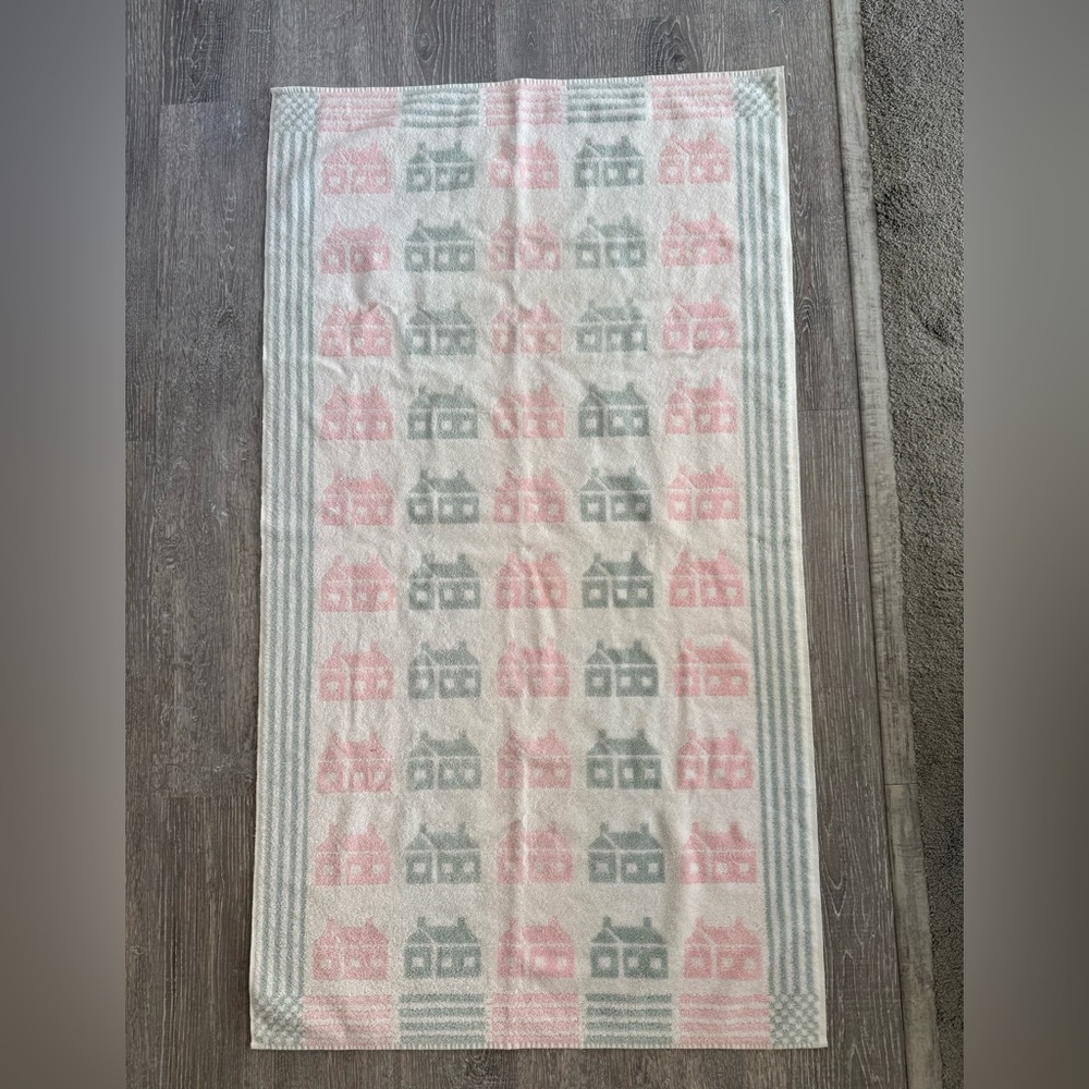 Vintage bath towel 🏡🤍🩶💗